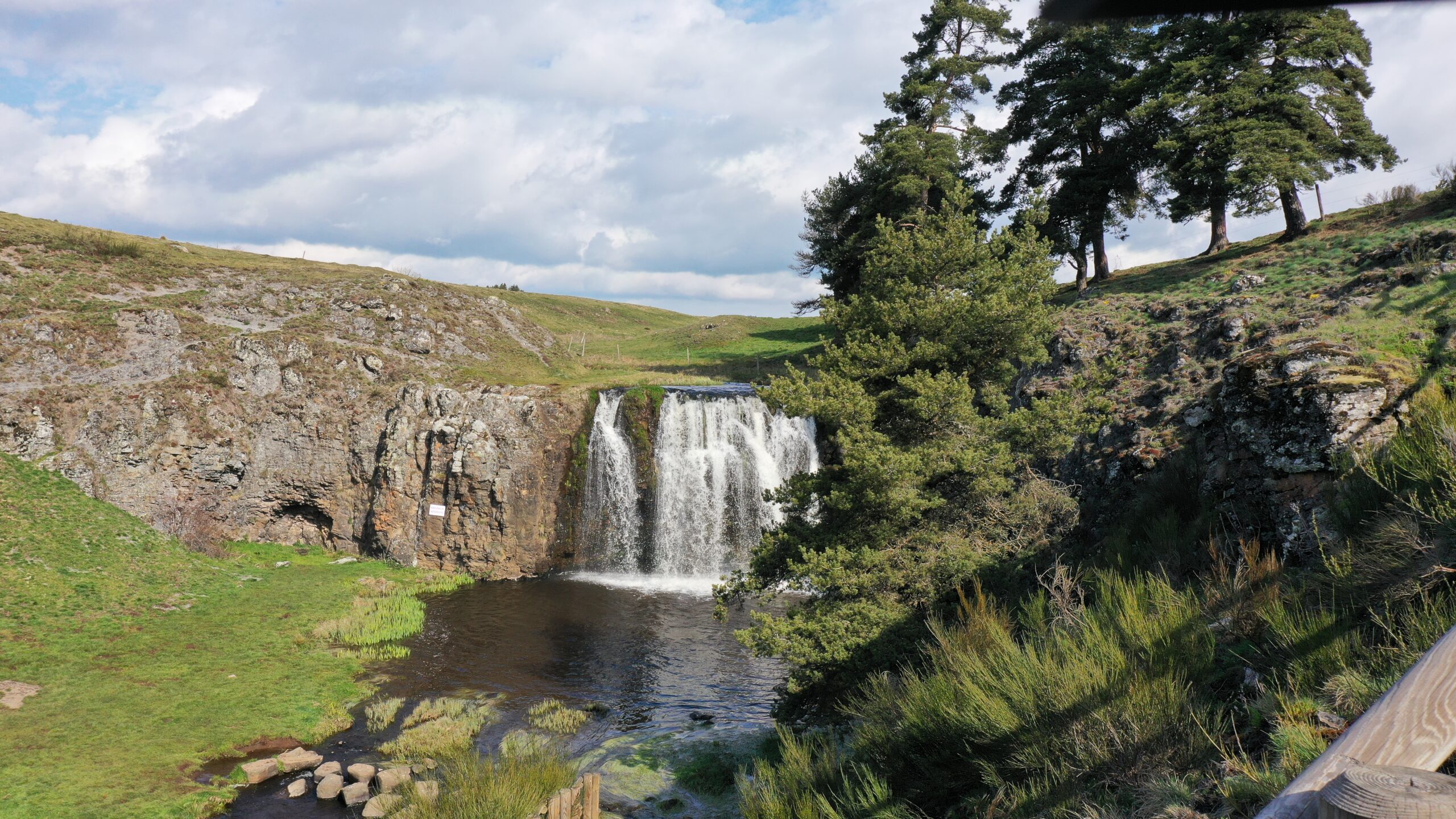 cascade auvergne échappées de charme